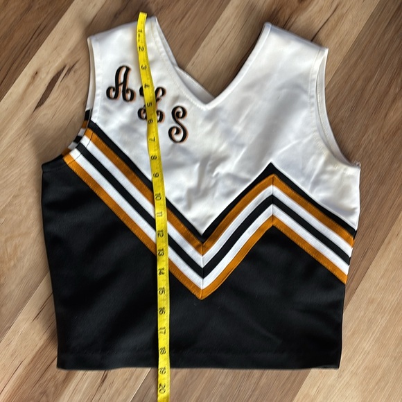 Cheerleader Uniform great for Halloween - Picture 6 of 7